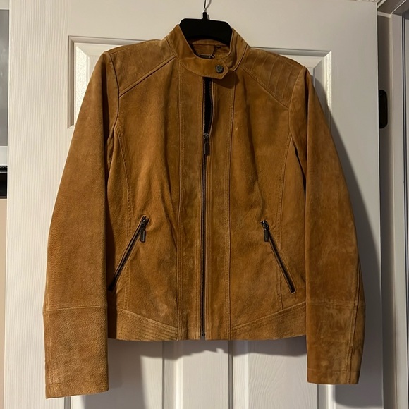 Bernardo Jackets & Blazers - Bernardo suede leather jacket 🧥